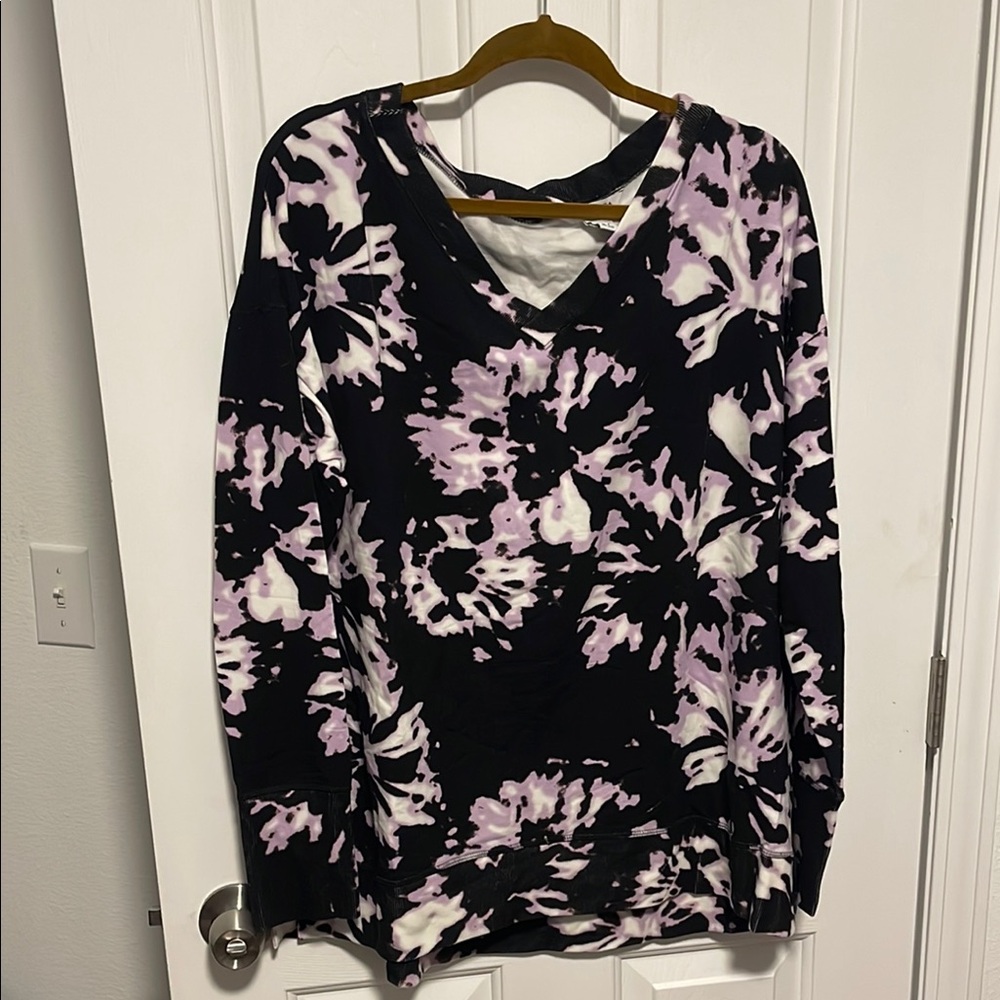 Athleta TALL Coaster Luxe V-Neck Printed Sweatshirt